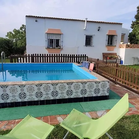 Hébergement de vacances Casa Con Piscina Privada Y Jardin *