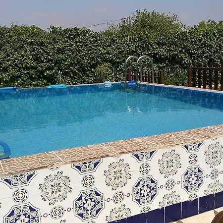 Casa Con Piscina Privada Y Jardin Hébergement de vacances *